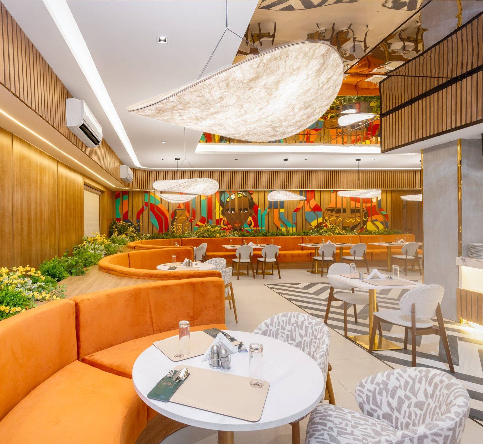 Obudu Centurion Hotel &mdash; Restaurant lounge seating