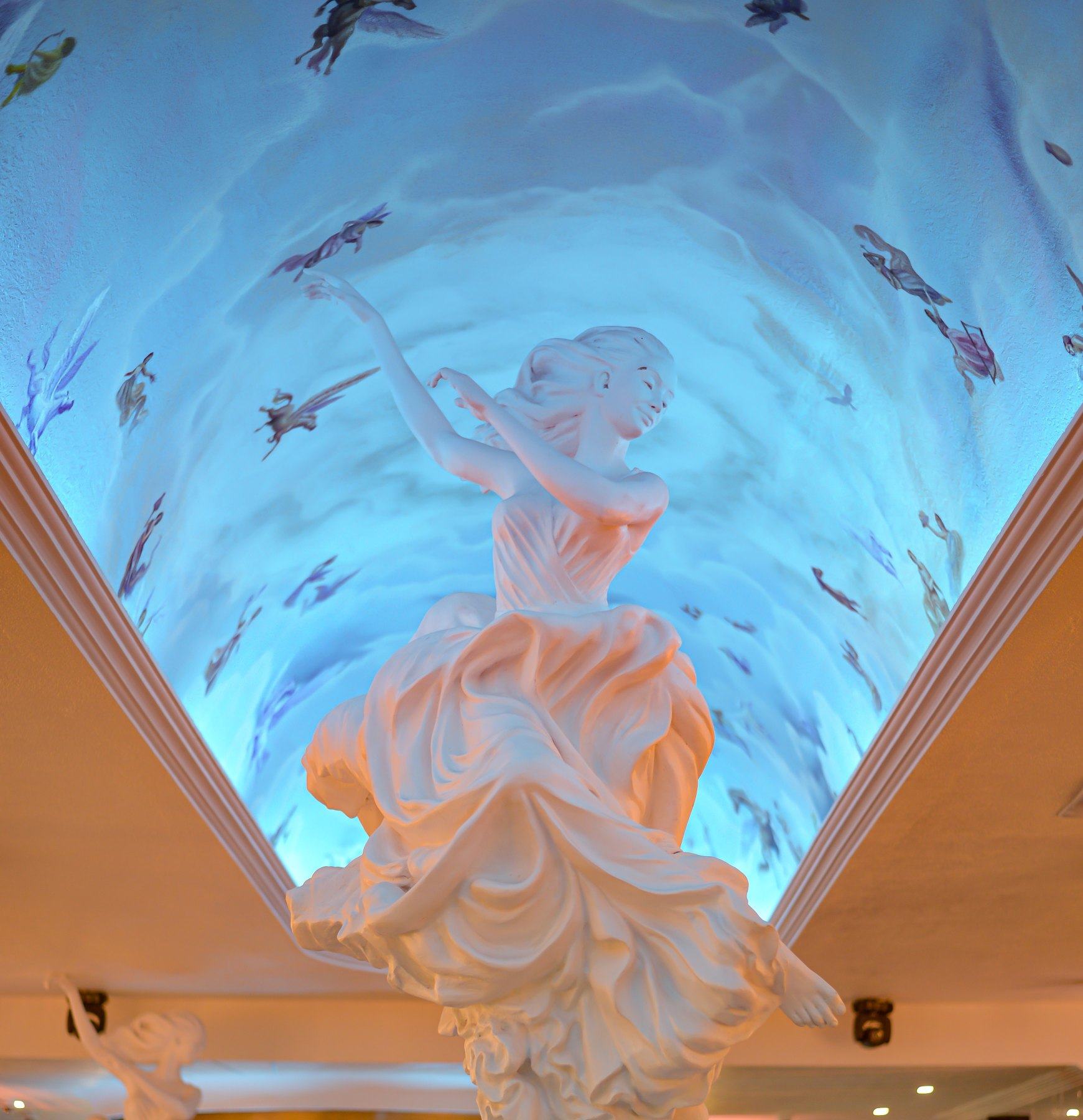 La Luna Abuja &mdash; The sky ceiling & sculpture