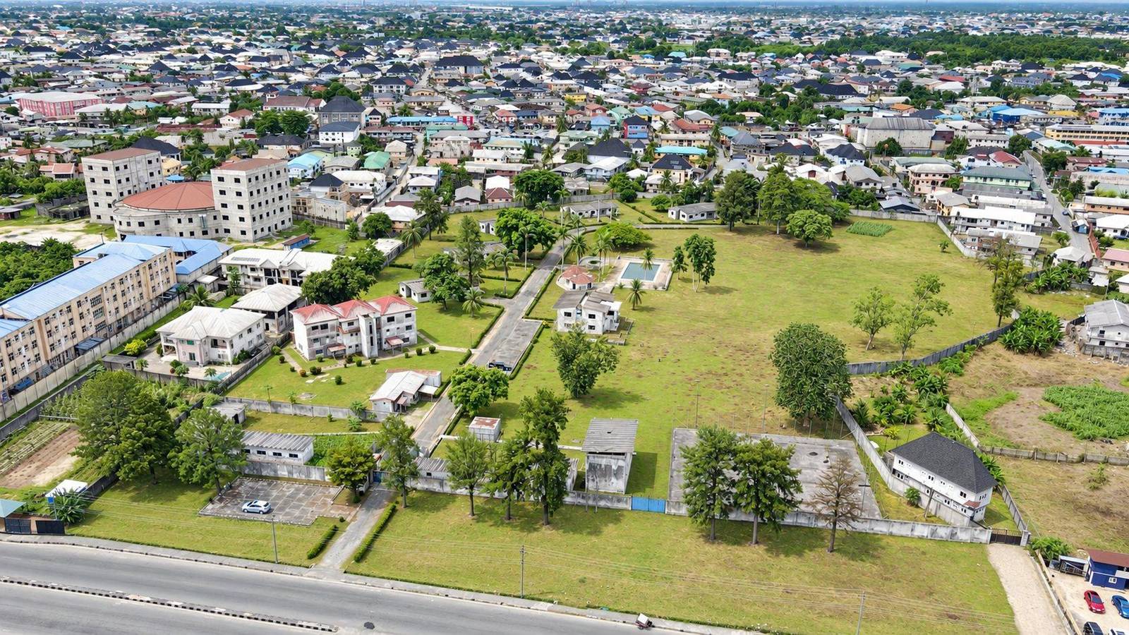 Jefferson Chateau site &mdash; Aerial view of the grounds