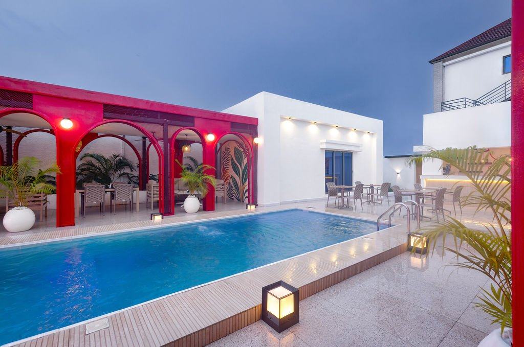Ivy Lush Hotel, Warri &mdash; Pool at dusk